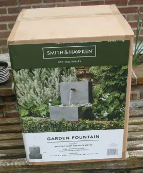 810070182137 SMITH HAWKER Garden Fountain Squair